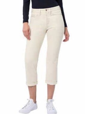☀️NWT Santana Tummy Control Capri Jeans Off White Size 6